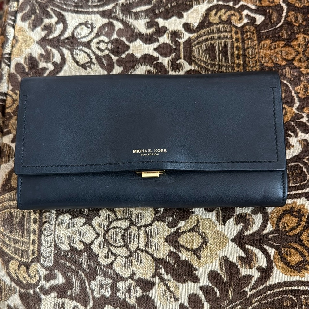 Authentic beautiful Black leather Michael Kors Collection snap wallet